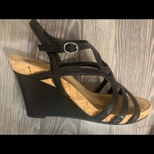 Women’s Kelly & Katie wedge sandals size 9